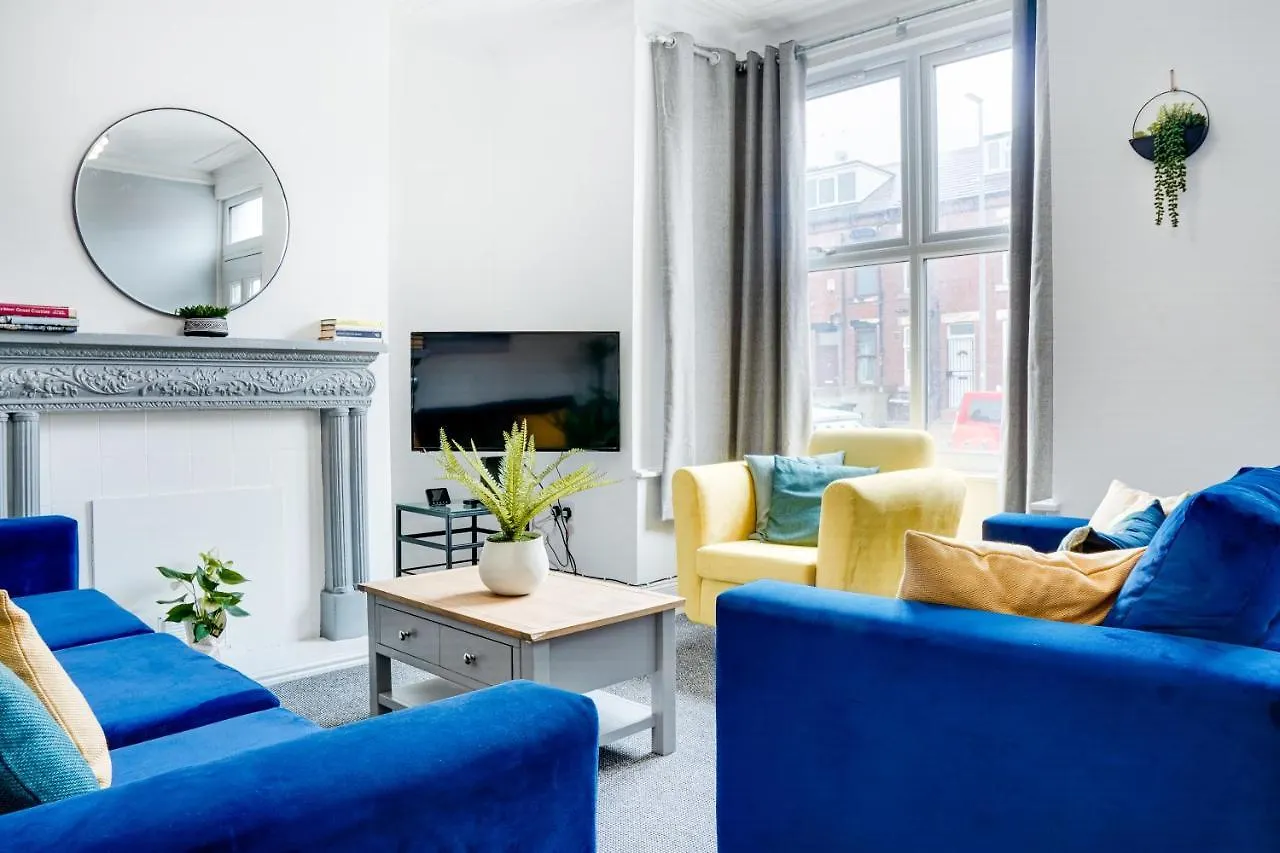 Spacious 4 Bedroom House Near Leeds Cc Beeston Hill Апартаменты