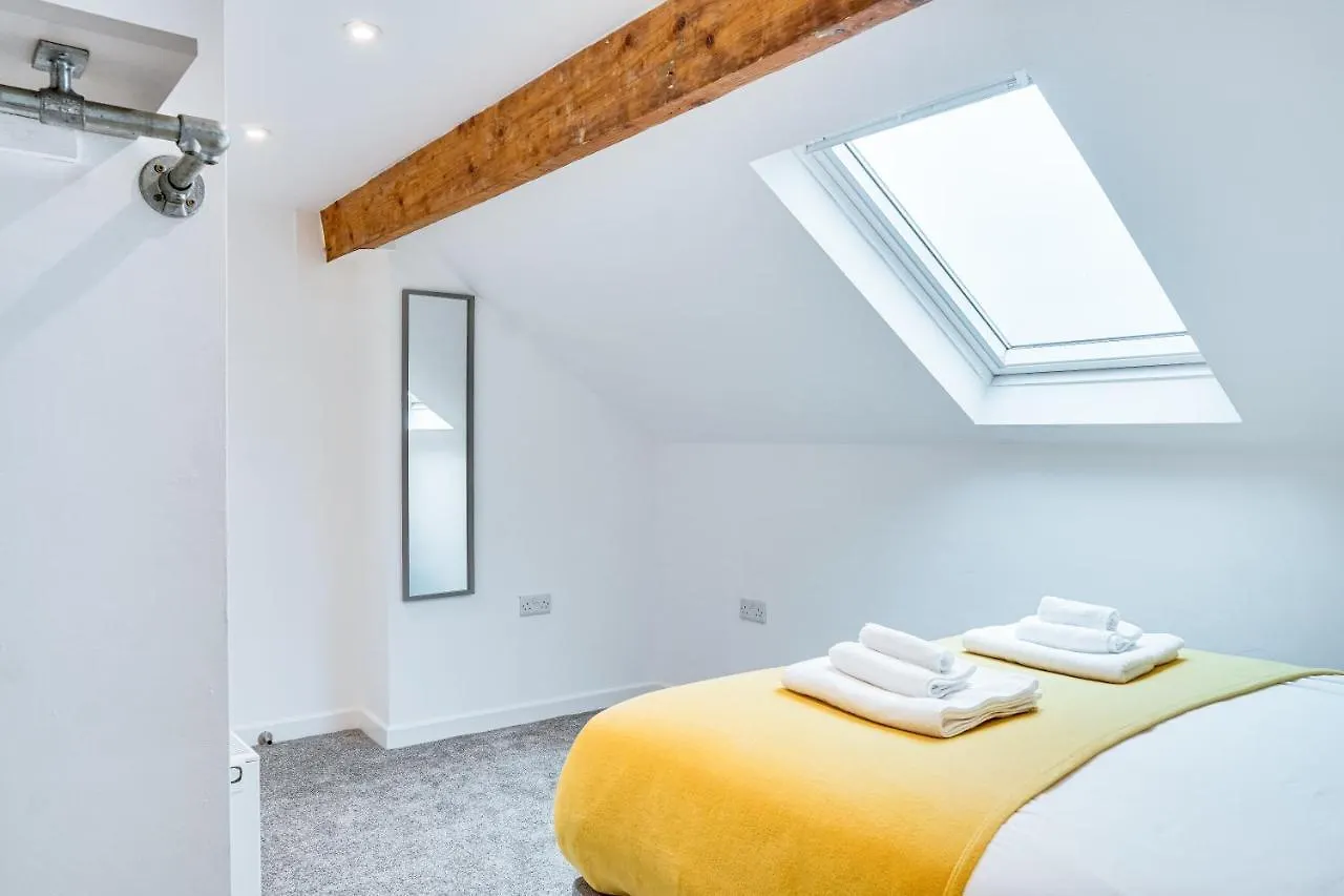 Апартаменты Spacious 4 Bedroom House Near Leeds Cc Beeston Hill Великобритания