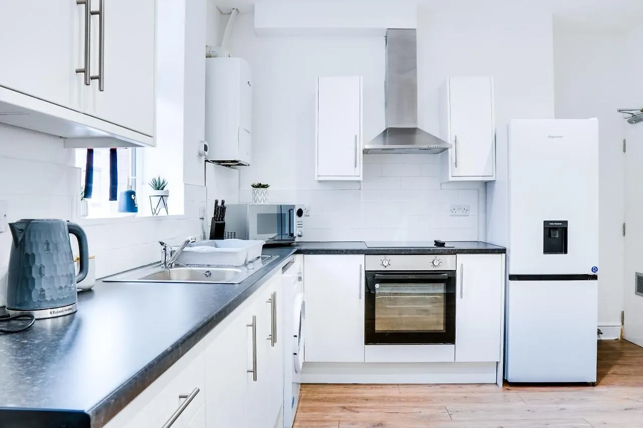 Апартаменты Spacious 4 Bedroom House Near Leeds Cc Beeston Hill Великобритания