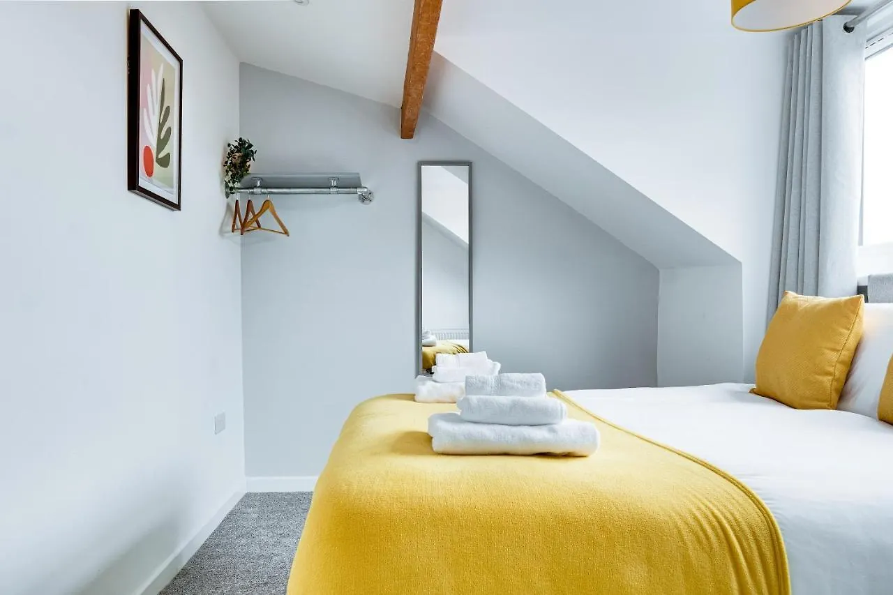 Апартаменты Spacious 4 Bedroom House Near Leeds Cc Beeston Hill Великобритания