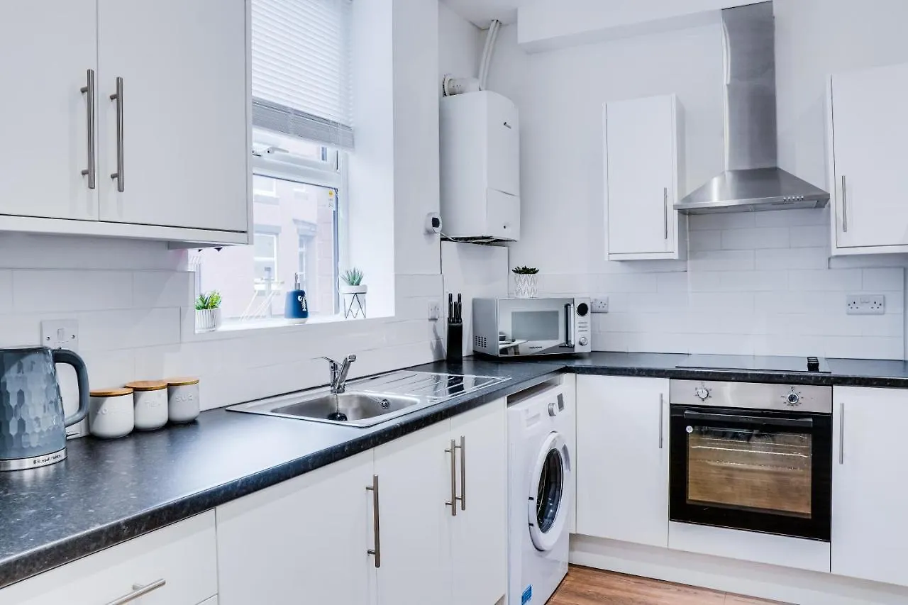 Spacious 4 Bedroom House Near Leeds Cc Beeston Hill